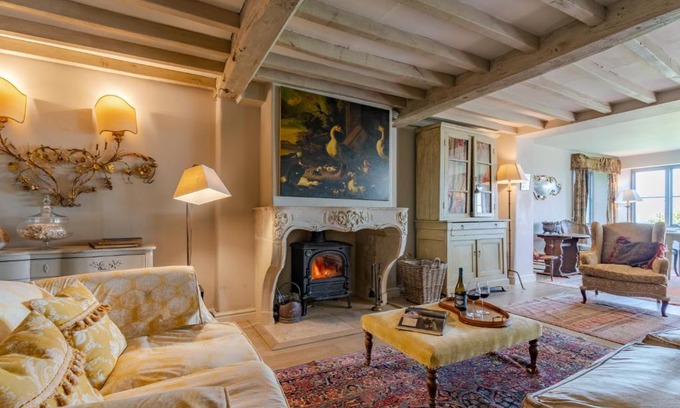 Clapton on the Hill House | Sixpenny Cottage