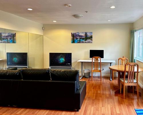 Vancouver South Apartment | SixPine Suite - 2 bedroom suite