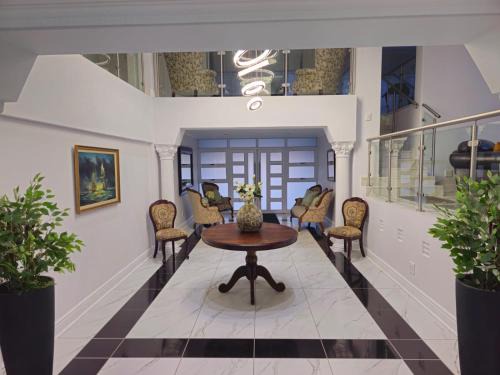 Bluewater Bay House | Sixty On Whales