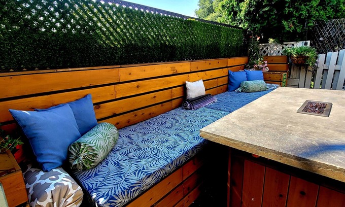 Okanagan-Similkameen House | Sizzling summer retreat minutes from wine tasting and the beach!