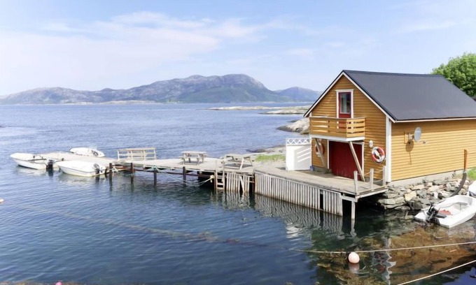 Lammetu House | Sjøbua by Interhome