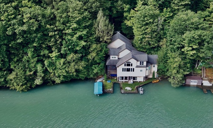 Moravia House | SKANEATELES LAKEHOUSE - DIRECTLY ON GORGEOUS SKANEATELES LAKE-PET-FRIENDLY