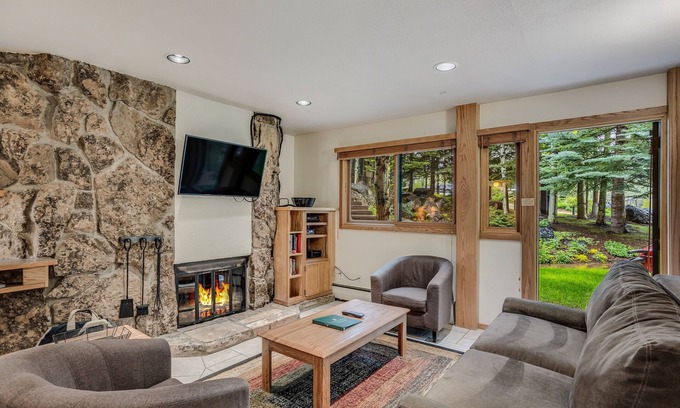 Snowmass Village Condo | 🏔️Ski Access~Hot Tub~Studio Deluxe 203🏔️