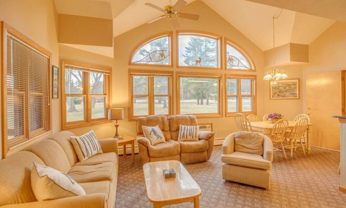 Woodstock House | Ski and Golf Retreat w/Amenities