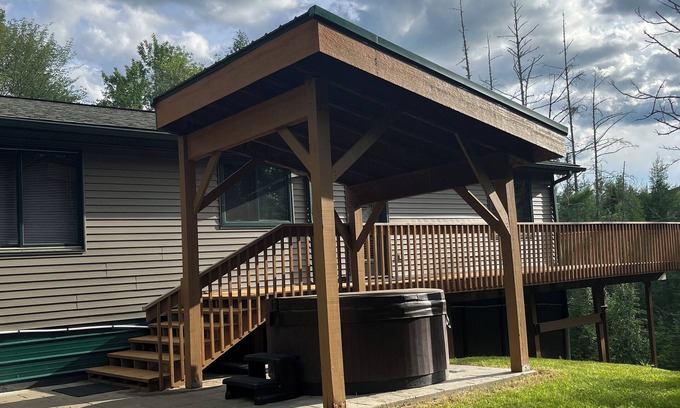 Stambaugh House | Ski Brule with Hill view and HotTub!