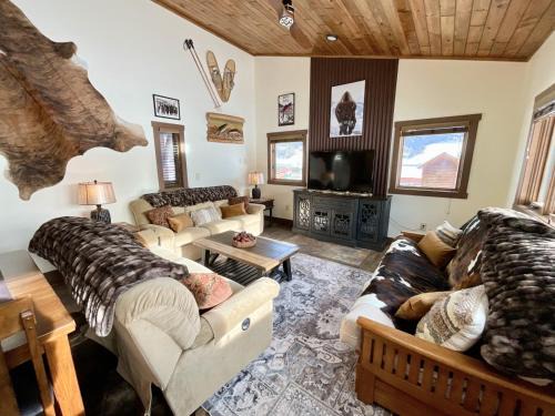 Gallatin Gateway Apartment | Ski Chalet