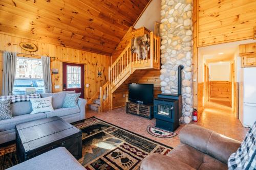 Sunday River Area House | Ski Chalet w-Hot Tub, Only 3 min to Sunday River ski lifts!