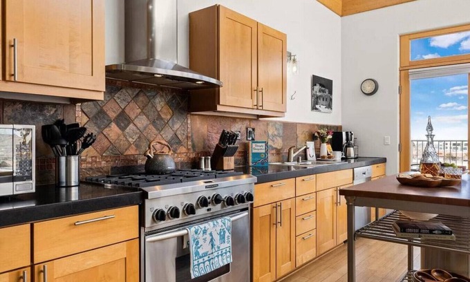 South Capitol Apartment | Ski Discounts! Modern Comfort Loft with Stunning Views by Railyard!