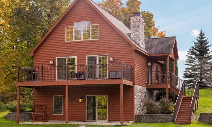 Gaylord Cabin | Ski & Golf Spacious Log Cabin in Otsego Resort