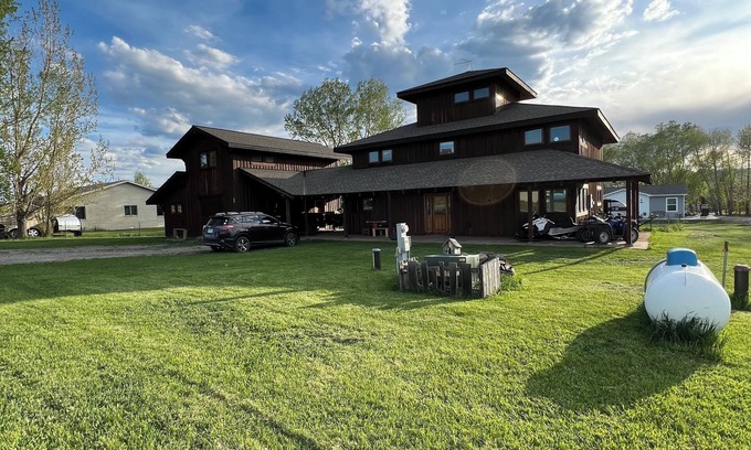 Clyde Park House | Ski, Hike, bike, fish, hunt & Yellowstone. 4 bedroom, 3 bath with hot tub!