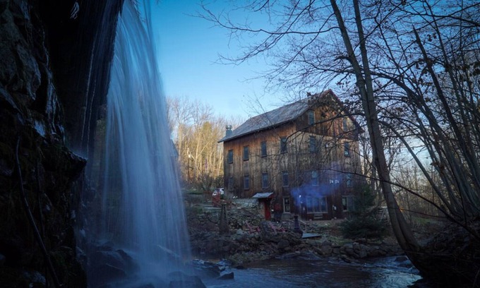 Glenwood House | Ski, hike or just relax. Historic grist mill sleeps 12. Stay in history!