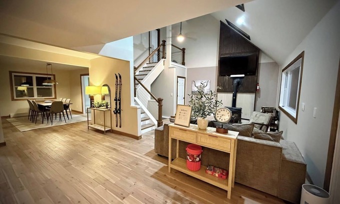 Stockbridge House | Ski Home Mountain Views Near Killington/Woodstock