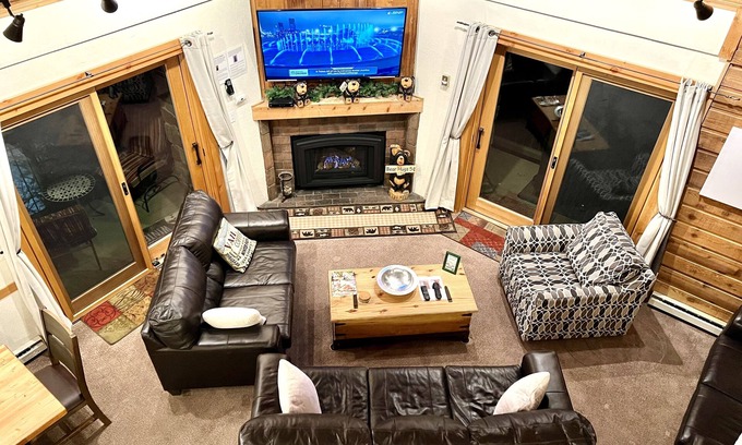 Four O'Clock Condo | Ski in 3 BR + Loft/2 BA Directly on 4 O'Clock Ski Run