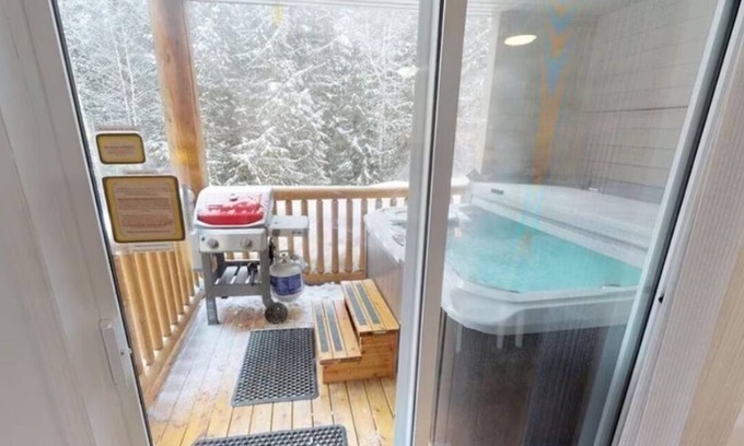 East Kootenay Condo | Ski-in condo with PRIVATE hot tub