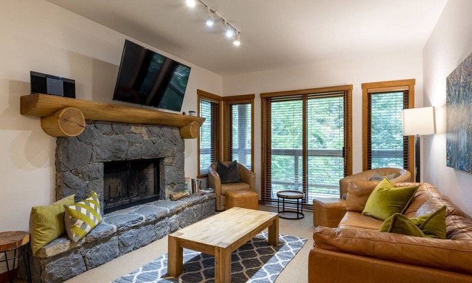 Whistler House | Ski in/out | BBQ | Complex pool & Hot tub | Garage