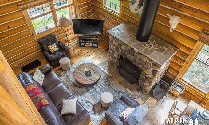 Powder Ridge House | Ski In/Out Cabin! Private Hot Tub, Wood Fireplace 5 Min Drive to Resort!