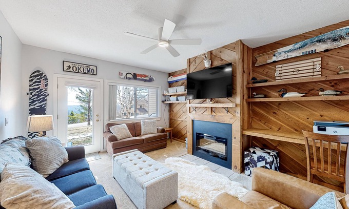 Ludlow Condo | Ski-In/Out Condo with Mountain Views, and Washer/Dryer