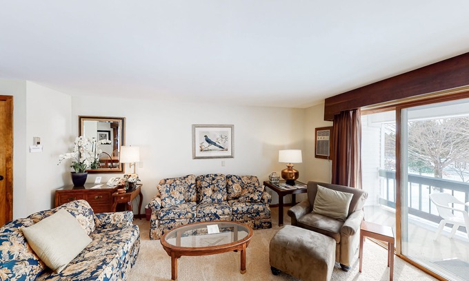 Stowe Area House | Ski-in/out mountain view townhouse w/shared outdoor pool, tennis - walk to lifts