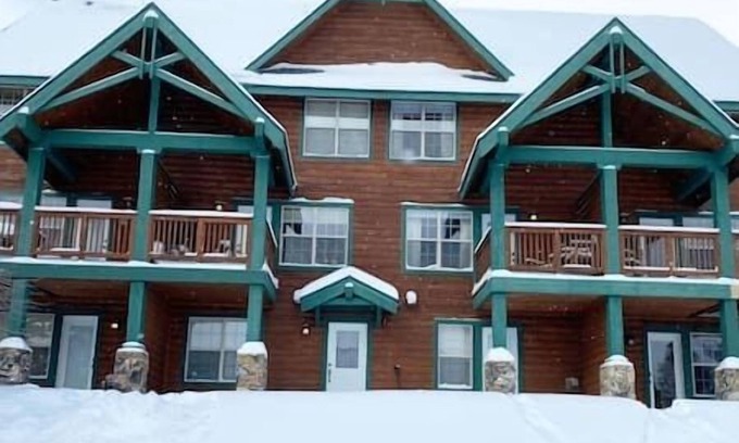 Snowshoe House | Ski-in/out, pet/kid-friendly, slope side townhouse