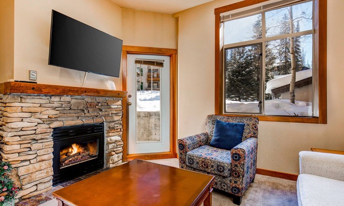 Salt Lake Mountain Resorts Condo | Ski-In/Out Powderhorn Condo with Shared Hot Tubs, a Pool & Gym at Club Solitude