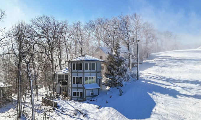 Treeloft House | SKI IN/OUT! SiloOnTyro 4BR/4BA Retreat Perfect for Families, Close to Resort