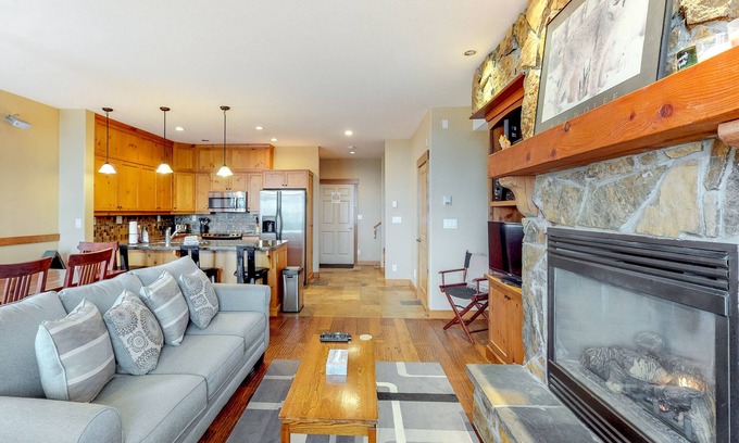 Big White Ski Resort Condo | Ski-in/out village center condo with private hot tub & mountain views