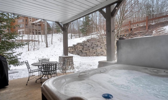 Boyne Falls Condo | Ski-In/Ski-Out 2BR Creekside Condo at Boyne Mountain w/Private Hot Tub!