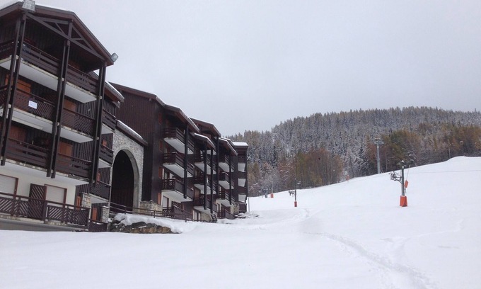 Montalbert Apartment | Ski-in ski-out apartment