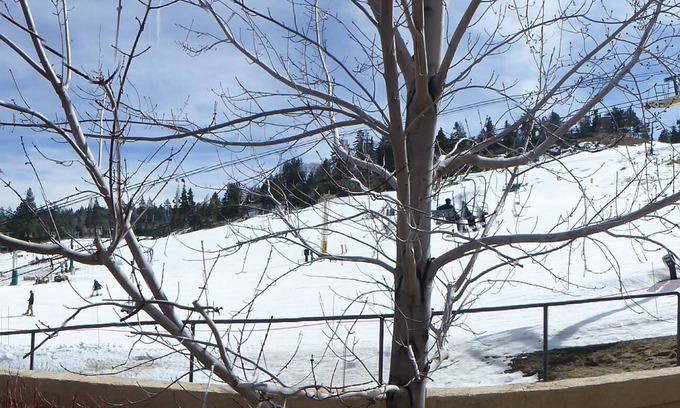 Big Bear Lake Condo | Ski-In Ski-Out at Bear Mountain - Large 3bd 2.5ba Sleeps 7 - The Bear Condo