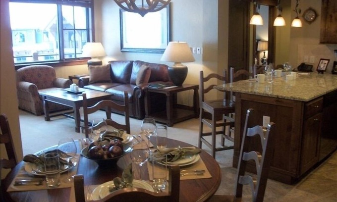 Breckenridge Condo | Ski-in Ski-Out Condo on Peak 7, 1 BR, full kitchen/dining, King bed, Sleeps 4