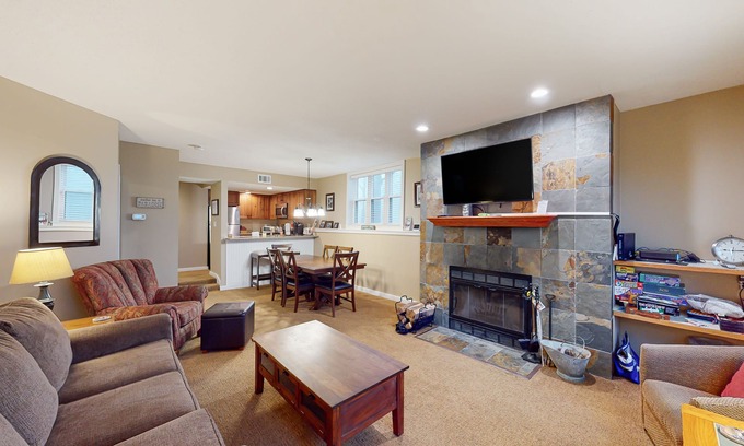 Ludlow Condo | Ski-In/Ski-Out Condo w/Pool & Seasonal Hot Tubs - Golf & Tennis Nearby