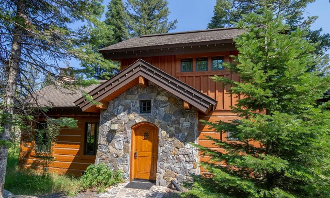 Tamarack Cottage | Ski In/Ski Out Cottage | Private Hot Tub