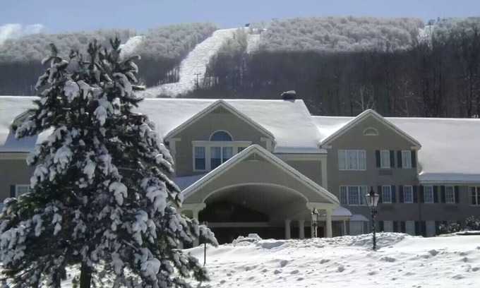Hancock Condo | Ski In & Ski Out - Deluxe 1 Bedroom Condo Sleeps 5