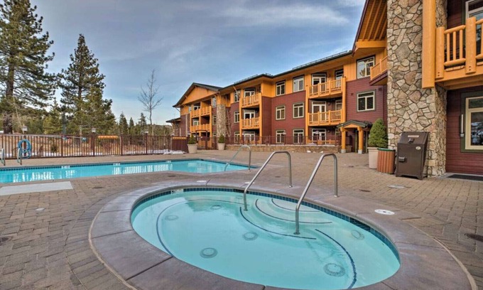 Mammoth Lakes Condo | Ski In-Ski Out Exclusive Lift Access Resort Condo at Mammoth Mountain Lakes CA