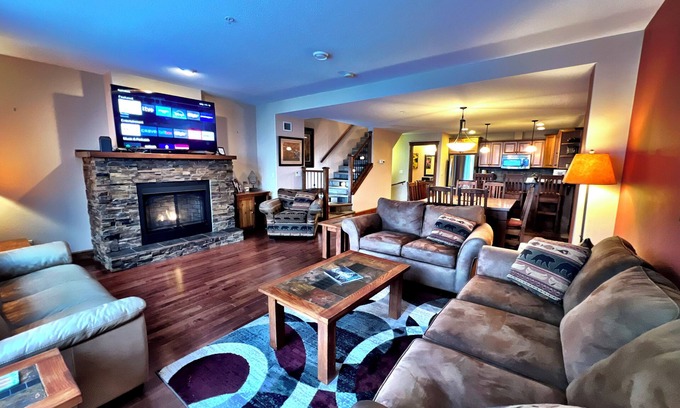 East Kootenay Condo | Ski-In/Ski-Out Paradise:The ultimate ski vacation in this luxurious condo with Pvt Hot Tub-Sleeps 11