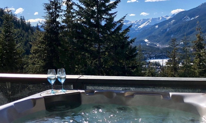 Nordic Estates House | Ski-In/Ski-Out -Private Hottub-Townhouse