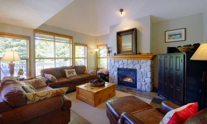 Upper Village House | Ski in Ski Out - Private Hot Tub - 3 BR - Large deck - BBQ - Parking