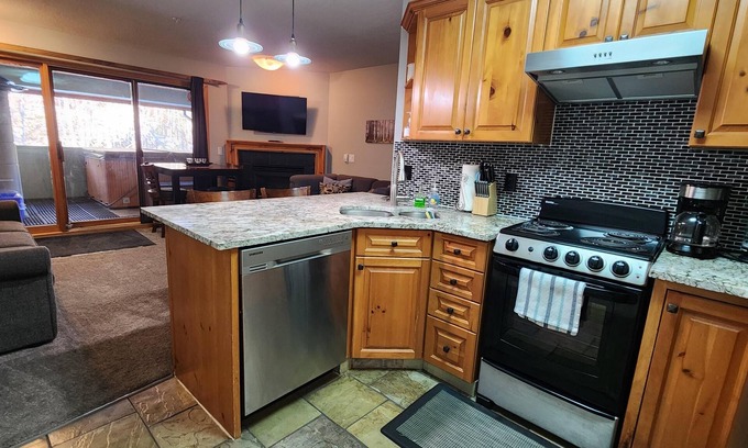 Sun Peaks Condo | Ski-in|Ski-out, Renovated 1 king bedroom, 2 bath, private hot tub in Snow Creek