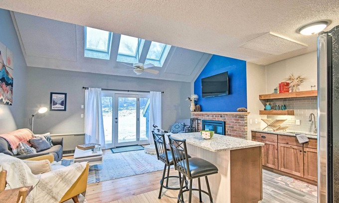 Plymouth Condo | Ski-In/Ski-Out Tenney Mountain Condo w/Fireplace!
