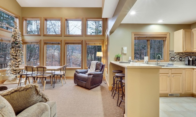 Boyne Falls Condo | Ski in/Ski out | Upper Level | Disciples 8 Chairlift | Sleeps 10 | Fireplace