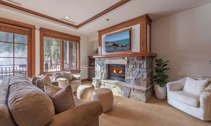Truckee Condo | Ski-in/Ski-out Village at Northstar Residence! - 310 Iron Horse South