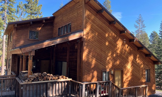 Bear Valley Cabin | Ski in/Ski out with Family Hospitality