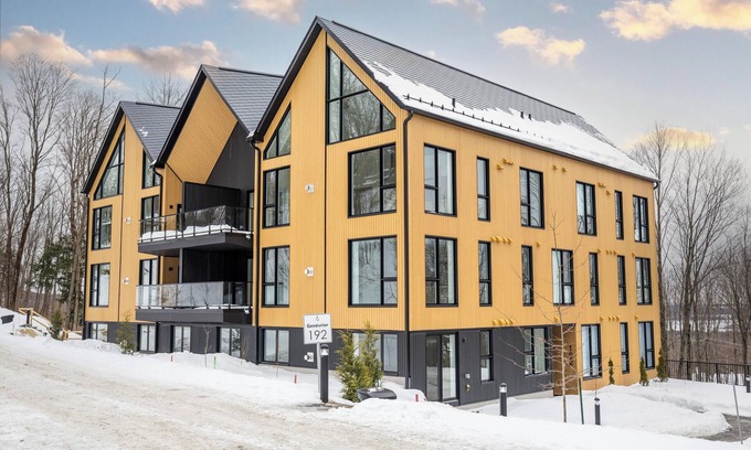 Bromont Condo | Ski-in/Ski-out Your Dream Mountain Getaway Luxury Awaits and even more!