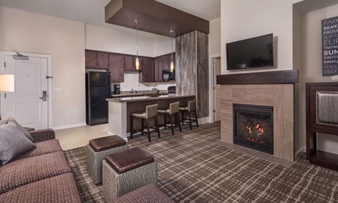 Park City Condo | Ski in Ski outsleeps 8, 2 BR Pres’l. kitchen washer dryer patio