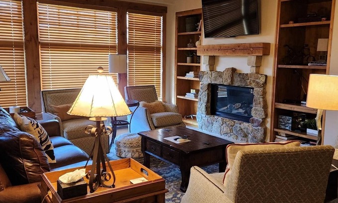 Crested Butte Condo | Ski In/Ski Out "WestWall Lodge" Luxury Mountain Accommodation A304