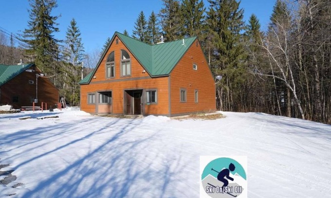 Central Vermont- Killington House | ☆ SKI ON & OFF! ☆ Spruce Glen D on Great Eastern Trail w/AC, Sauna, Fireplace