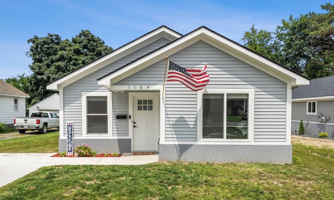 Waterford House | Ski Pine Knob/Mt Holly/Alpine, 2 bed 2 bath in Waterford - Dogs welcome!