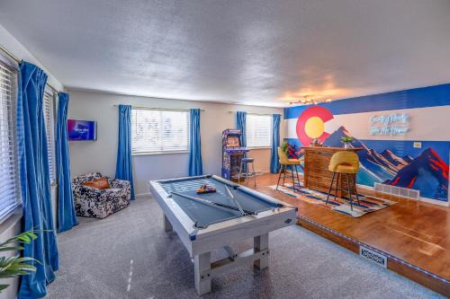 North Central Westminster House | Ski Resorts Nearby: Mini Golf + BBQ + Games