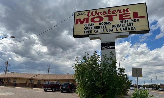 Great Falls Hotel | Ski's Western Motel