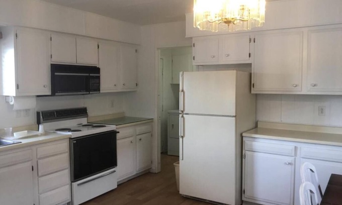 Great Falls Hotel | Ski's Western Motel